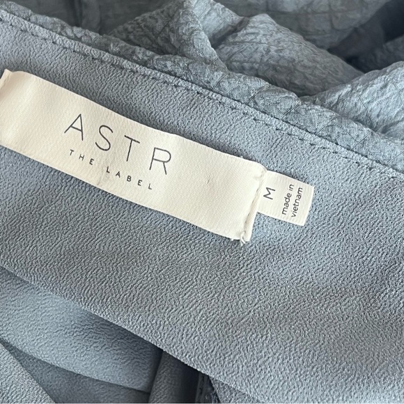 ASTR the Label Bubble Sleeve Gauze Top in Blue Size Medium - Picture 6 of 8